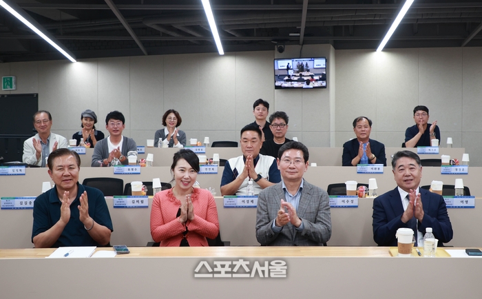 이상일 시장이 2일 저녁 강남대학교 국제대학원 글로벌리더 최고경영자과정 수강생을 대상으로 특강을 진행했다. 제공=용인시