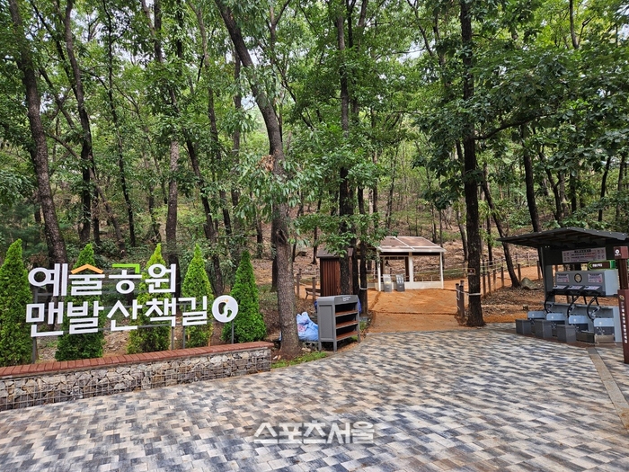 안양시, 예술공원·갈뫼어린이공원 ‘맨발산책길’ 문열어