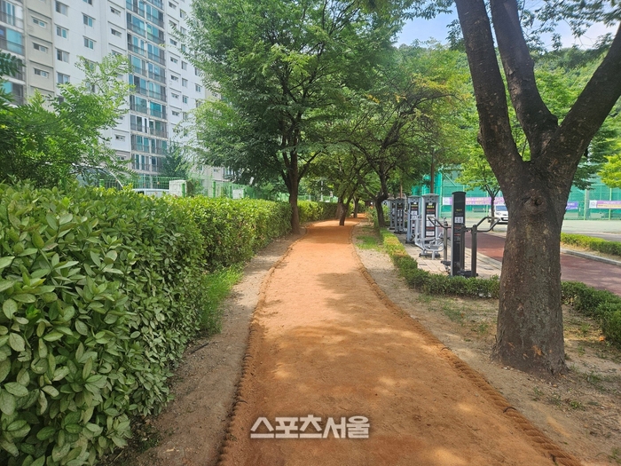 갈뫼어린이공원 맨발산책길.제공=안양시