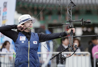 [포토]정몽구배 준결승 치르는 오유현