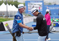 [포토]김종호와 악수 나누는 양재원