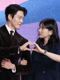 김은숙 작가 판타지 로코 ‘다 이루어질지니’ 넷플 1위 등극…믿고 보는 수지X김우빈 조합