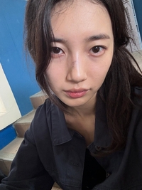 “사이코패스도 온 동네가 키운다!”... 수지, 반전 가득 촬영 현장 비하인드 공개!