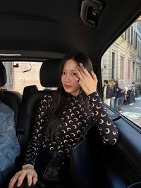 문가영,  시크 vs 큐트 오가는 ‘반전 패션’