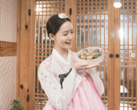 연지영의 귀환?…윤아, 한복으로 꾸민 아름다움 [★SNS]