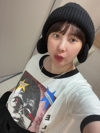 서인영,  블랙 비니+티셔츠 ‘힙한’ 추석 인사