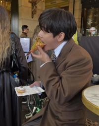 ‘소년미vs퇴폐미’ BTS 뷔…파리 일상 大공개