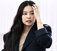 “잘 봐! 한글의 아름다움이야”…제니, 한글 폰트 ‘ZEN SERIF’ 출시