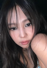 ‘샤넬뮤즈’ 제니, 파리에서 인종차별 삭제…월클 인맥도 화제