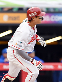 [포토]추격 2점 홈런 넘기는 SSG 고명준