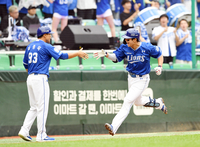 [포토]삼성 김영웅, 2점 홈런으로 화끈하게!