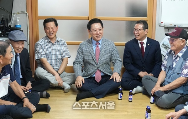 김영록 지사, 목포 경로당 찾아 어르신 안부 살펴