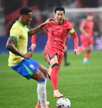 김옥빈, 순백의 자태 공개…새신랑은 실루엣도 없다