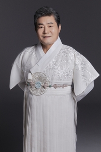 ‘가요무대’ 진성, 후배들과 함께하는 따뜻한 무대…추석 특집서 전하는 고향의 정