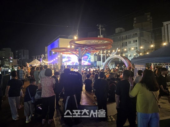 고흥군, 천변을 무대로 한 감성 ‘야시장’ 고흥 밤경제 불 밝히다