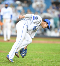 [포토]수비 과정에서 부상을 당하는 삼성 김영웅