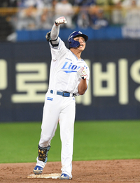 [포토]삼성 김영웅, SSG 이로운 상대 1타점 2루타