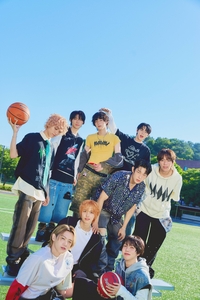 “괴물신인, 굳히기”…아홉, 전격 컴백 발표