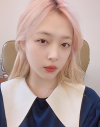 설리 6주기, 이어지는 추모 물결…친오빠, 찰리 커크와 함께 기려 눈길