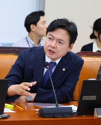 김현정, 국감서 “MBK ‘먹튀’, 구글 ‘불공정 담합’ 의혹” 동시 질타