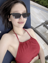 표예진, 민낯에 비키니 ‘귀여운 V는 덤’ [★SNS]