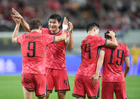 [포토] 골 넣고 김민재와 환호하는 오현규