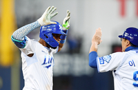 [포토]삼성 디아즈, 결정적 2점 홈런