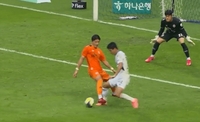 이 쉬운 장면을 심판 3명이 모두 못 봤다? 오심 인정에도  풀리지 않는 의혹[SS포커스]