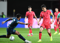 왼쪽 스토퍼도 ‘합격점’ 김민재…‘실험’ 거듭하는 스리백, 오른쪽 ‘주인’ 찾아라