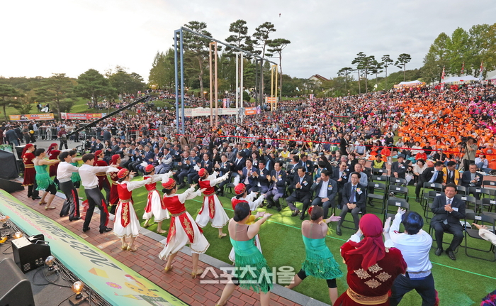 임실N치즈축제,  축제장 찾은 방문객 수 61만 412명으로 잠정 집계...역대 최대 방문객