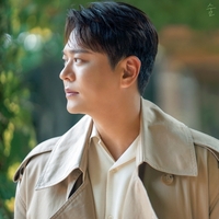 SG워너비 김용준, 가을 무드 속 우수에 찬 눈빛