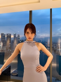 트와이스 모모, 완벽한 보디라인 뽐내는 우아한 드레스 자태 공개