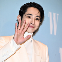 김옥빈, 순백의 자태 공개…새신랑은 실루엣도 없다