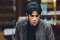 올라운더 김강우, 영화 ‘중간계’로 본업복귀…AI가 증명한 ‘리얼 배우’