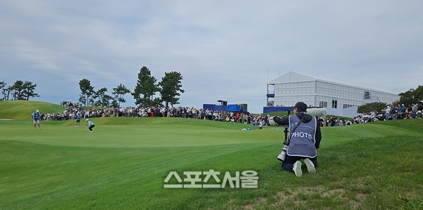 [포토뉴스] BMW레이디스 챔피언십 구름 갤러리