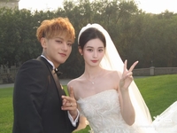 ‘엑소 前 멤버’ 타오, ‘SM루키즈 출신’ 이양과 결혼...은하수 아래 ‘세기의 웨딩’