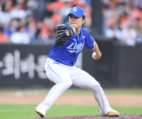 [포토] 4회 마운드에 오른 삼성 이승민