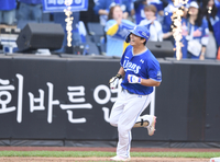 [포토] 김태훈, 4회 경기 뒤집는 솔로포