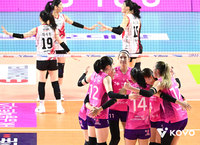 ‘레베카 28득점’ 김연경 없는 흥국생명, 개막전서 정관장 3-1로 꺾고 요시하라 감독 체제 ‘첫 승’ 신고