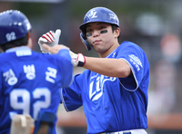 [포토] 3회 다시 동점 만드는 김영웅