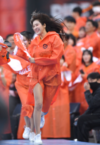 [포토] 치어리더 김연정 ‘역전에 폴짝폴짝’