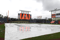 [포토] 방수포 이불 덮은 대전 한화생명볼파크