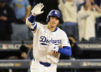 오타니 미쳤다! 선발로 ‘6이닝 10K’ 타자로 ‘3홈런’…다저스 4연승으로 WS 진출