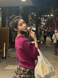 있지 채령, 일본 밤거리서 러블리 매력 폭발!