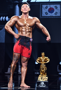 ‘2025 무사(MUSA) 시흥’ 장길수, 완벽한 8팩 복근으로 피지크 부문 압도!