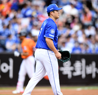 [포토] 최원태 ‘1회부터 홈런을 내주다니’