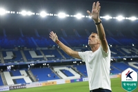 빠른 적응과 기본에 충실한 지도력, EPL 출신 명장 달랐다…포옛 감독이 일군 열 번째 별 [전북 K리그1 우승]