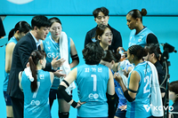 개막전부터 이변, GS칼텍스 이영택 감독 “실바는 실바, 육서영 서브 공략 통했다”…‘무릎 부상’ 이주아 시즌 아웃 비보 알려[현장인터뷰]