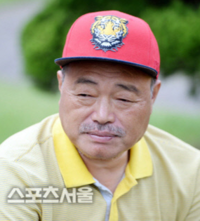 ‘내란나비 논란’ 김흥국, 연예계 복귀 선언 “정치 내 길 아냐”