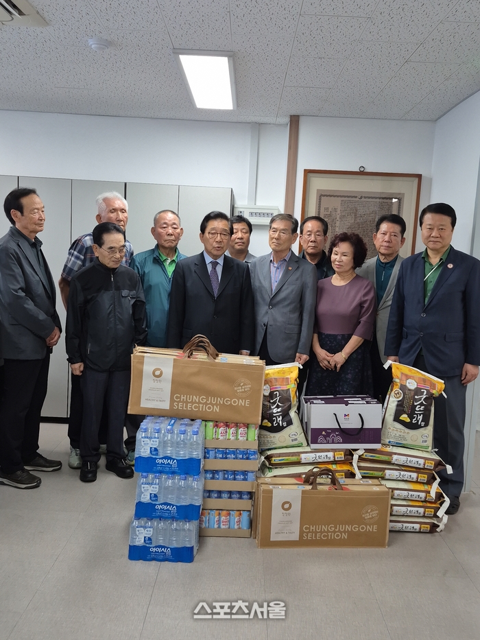 소충·사선문화제전위원회 양영두 위원장, 독립운동 후손들에 생필품 전달...소외계층에 10년간 선행 베풀어 ‘귀감’